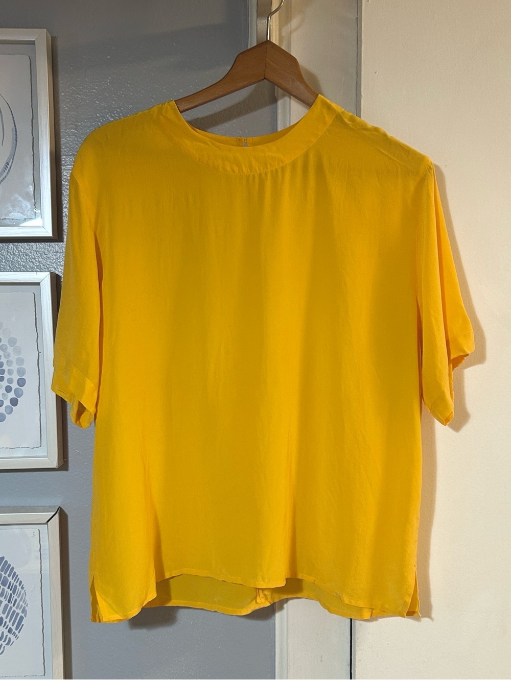 Sunny Leigh Women’s Short Sleeve Top Size M Yellow 100% Silk